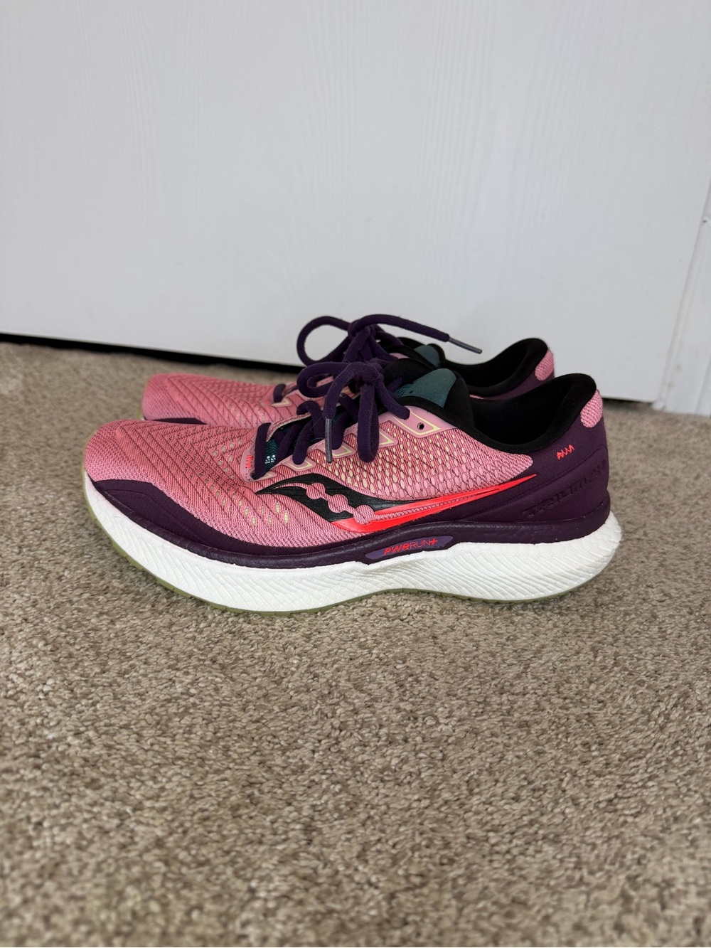 Saucony Women's Triumph 18 Pink Purple Running Shoes Athletic Workout